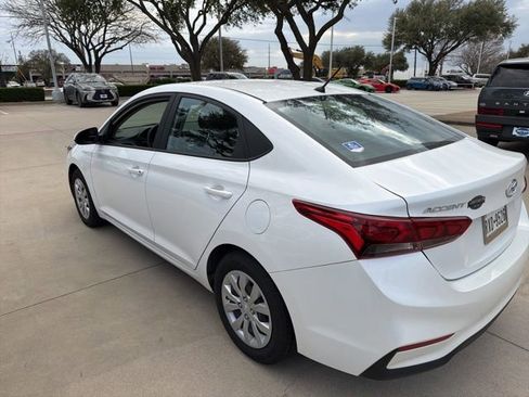 Certified 2022 Hyundai Accent SE image 4