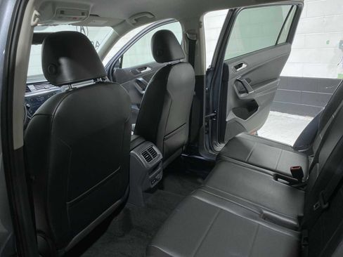 Used 2018 Volkswagen Tiguan SE AWD/4WD image 12