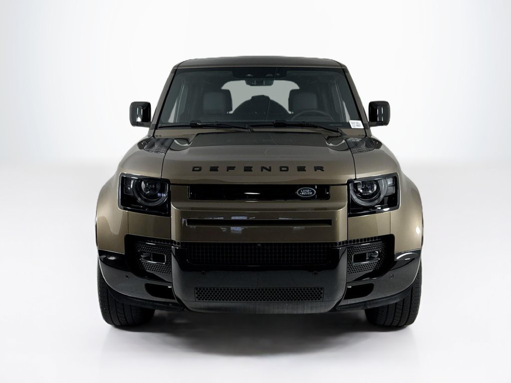 Used 2025 Land Rover Defender 110 X-Dynamic SE AWD/4WD image 8