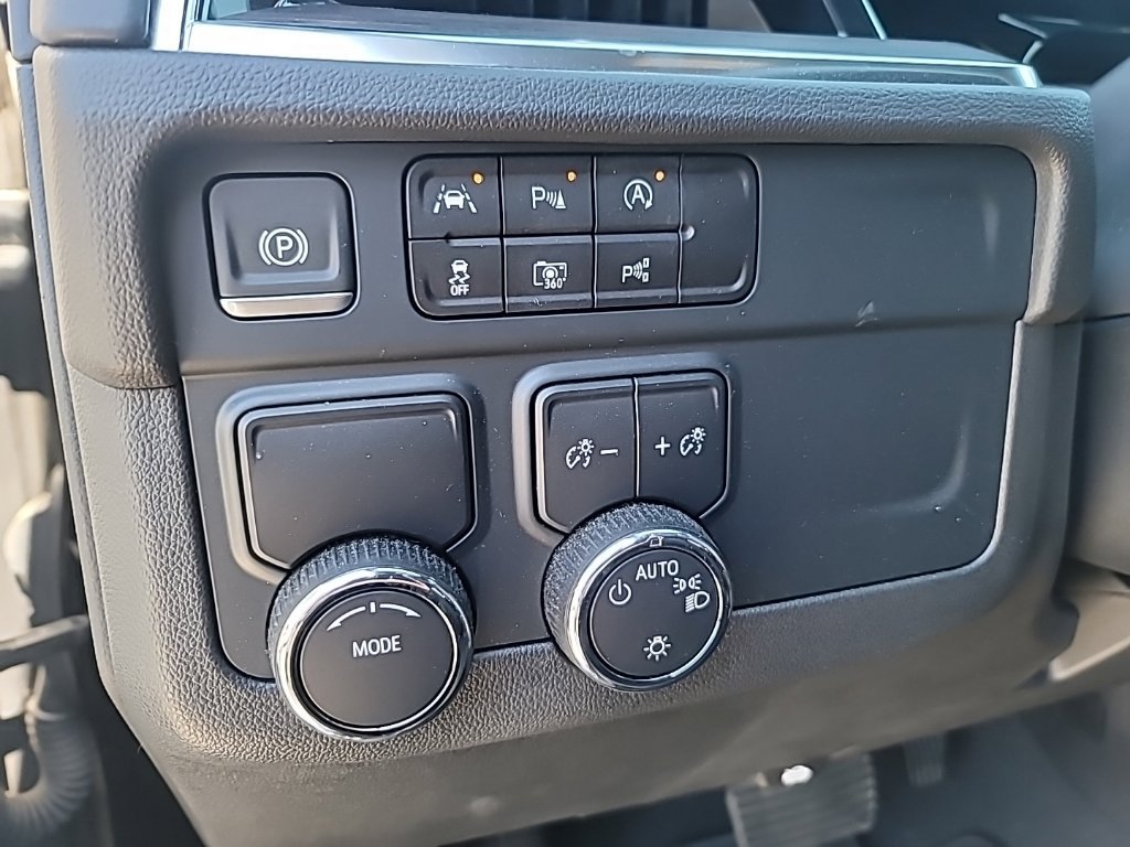 Used 2025 Chevrolet Tahoe LS RWD image 13