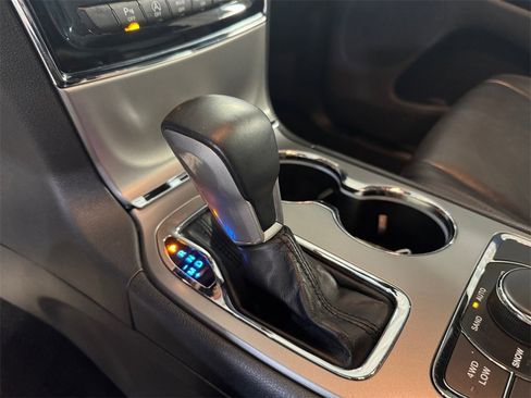 Used 2020 Jeep Grand Cherokee Limited image 21