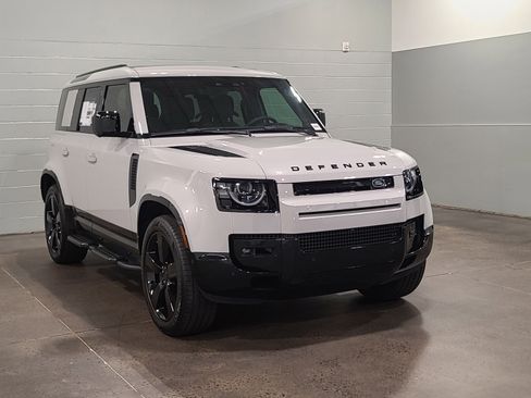 New 2026 Land Rover Defender 110 X-Dynamic SE image 11