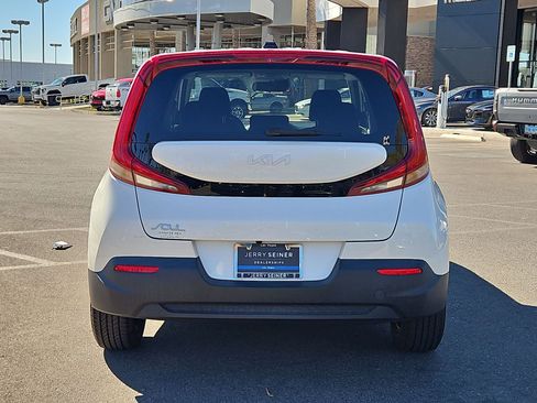 Used 2022 Kia Soul LX w/ Technology Package FWD image 4