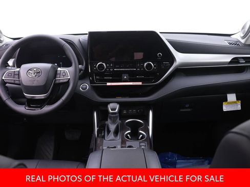 New 2026 Toyota Highlander Platinum AWD/4WD image 5