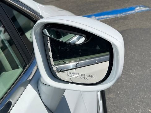 Used 2020 Chrysler Pacifica Touring-L image 16