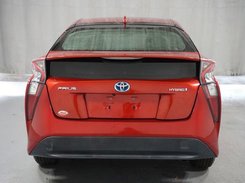 Used 2018 Toyota Prius One image 7