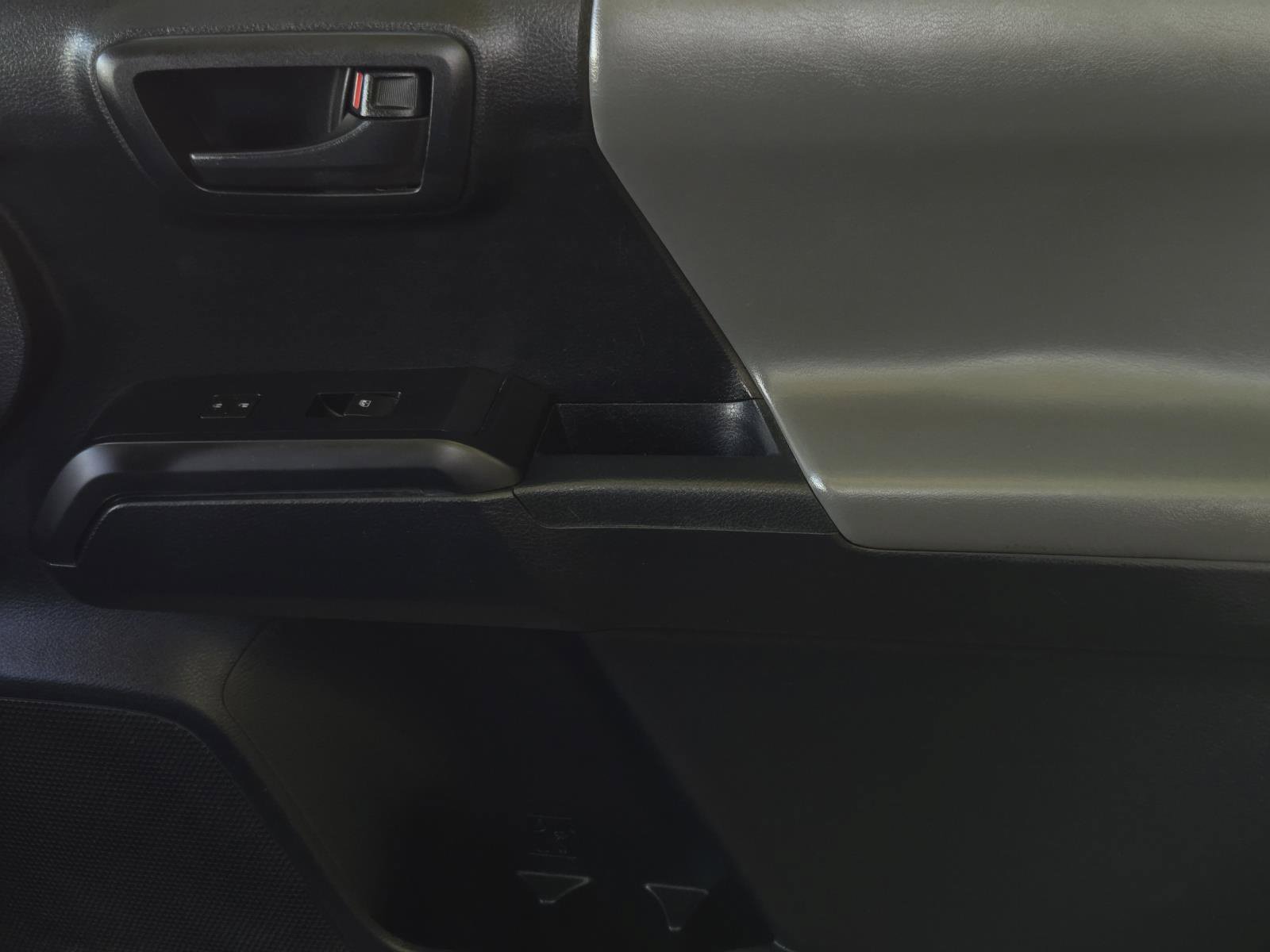 Used 2018 Toyota Tacoma SR RWD image 14
