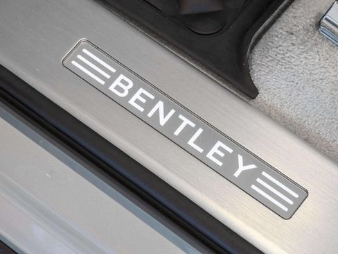 Used 2022 Bentley Bentayga AWD/4WD image 23