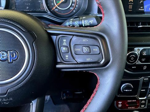 Used 2024 Jeep Wrangler Unlimited Rubicon image 23