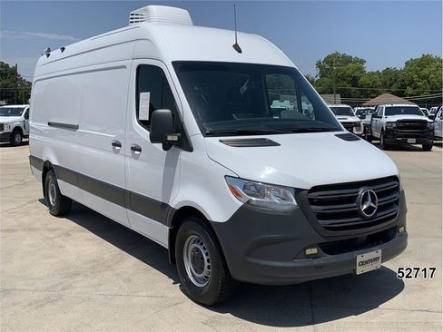 Used 2022 Mercedes-Benz Sprinter 2500 image 3