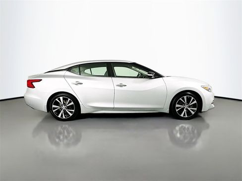 Used 2018 Nissan Maxima Platinum image 15