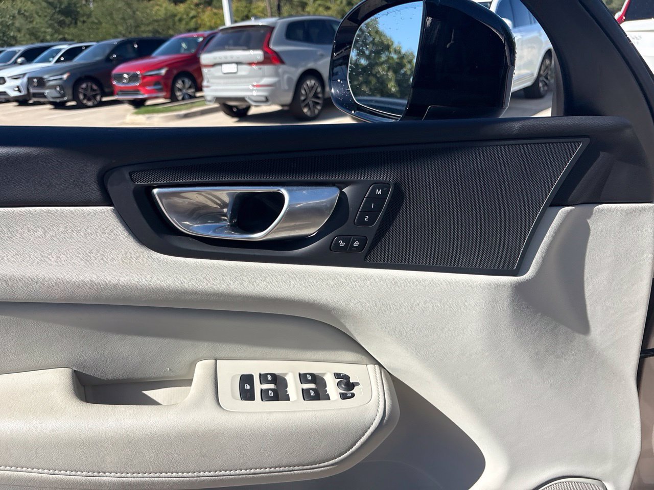 Used 2025 Volvo XC60 B5 Core w/ Protection Package Premier AWD/4WD image 16