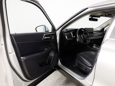 Used 2025 Mitsubishi Outlander SE image 21