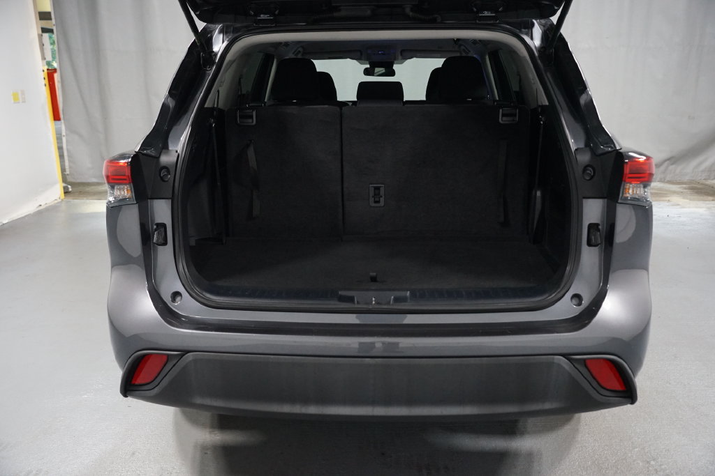 Used 2023 Toyota Highlander L FWD image 33
