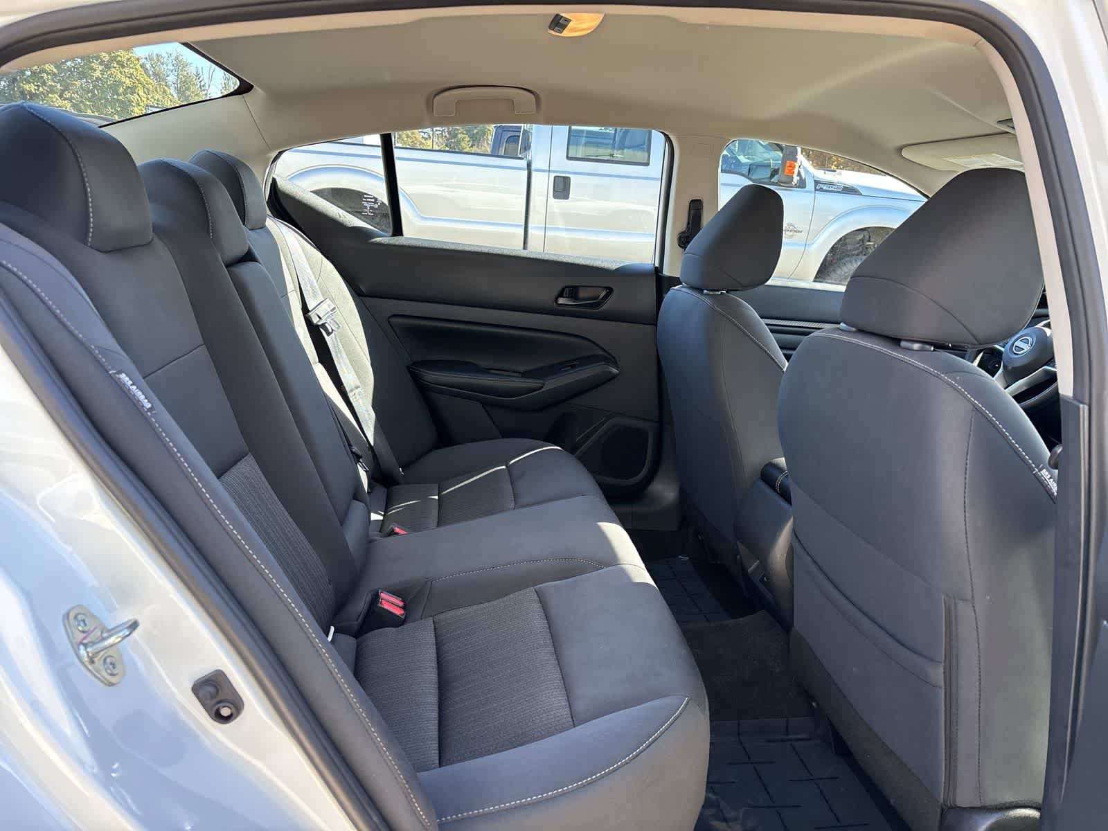 Used 2025 Nissan Altima 2.5 SV FWD image 7