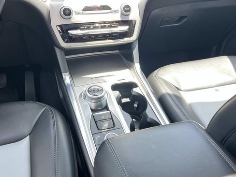 Used 2024 Ford Explorer XLT w/ Equipment Group 202A AWD/4WD image 22
