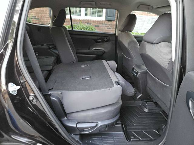 Used 2021 Toyota Highlander L FWD image 29