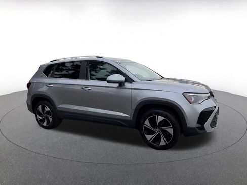 Used 2026 Volkswagen Taos SE AWD/4WD image 2