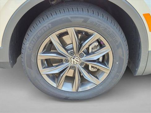 Used 2022 Volkswagen Tiguan SE FWD image 21