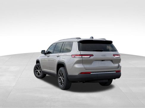 Used 2025 Jeep Grand Cherokee L Limited w/ Luxury Tech Group II AWD/4WD image 3