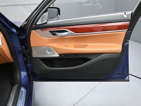 Used 2022 BMW ALPINA B7 xDrive w/ Luxury Rear Seating Package image 34