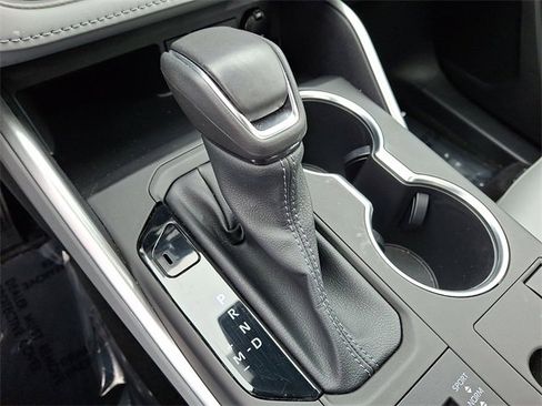 Certified 2023 Toyota Highlander XLE image 17