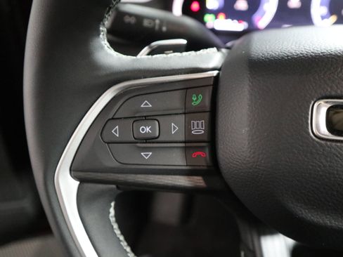 Used 2025 Jeep Grand Cherokee Altitude image 27