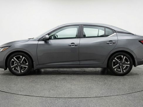 Used 2025 Nissan Sentra SV FWD image 5
