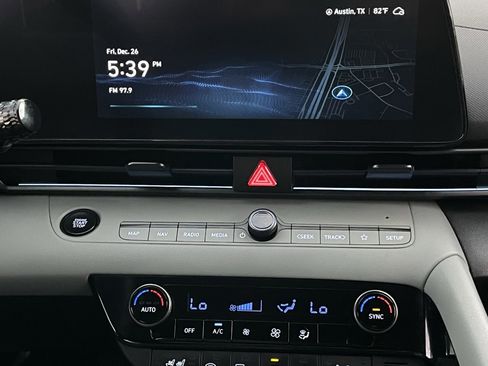 Used 2024 Hyundai Elantra Limited image 17