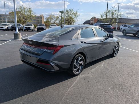 Used 2025 Hyundai Elantra Limited FWD image 3