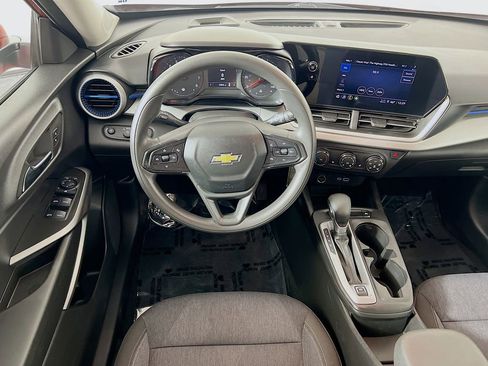 Used 2024 Chevrolet Trax LS w/ LS Convenience Package FWD image 21