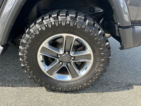 Used 2019 Jeep Wrangler Unlimited Sahara w/ Safety Group AWD/4WD image 16