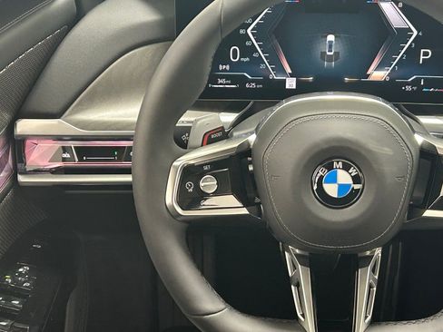 Used 2025 BMW 760i xDrive w/ Executive Package image 11