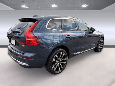 Certified 2023 Volvo XC60 B5 Ultimate w/ Protection Package Premier image 9