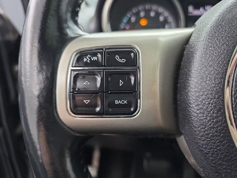 Used 2012 Jeep Grand Cherokee Laredo w/ Laredo E Group image 28