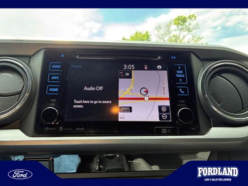 Used 2018 Toyota Tacoma TRD Sport w/ Technology Package AWD/4WD image 12