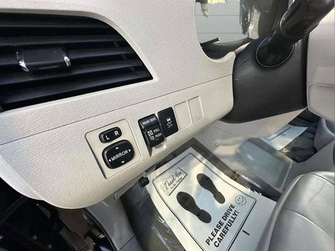 Used 2012 Toyota Sienna Limited image 12