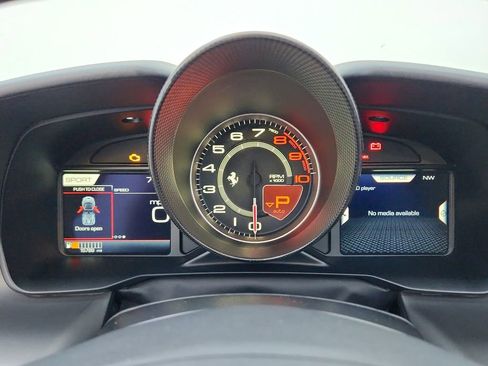 Used 2021 Ferrari F8 Tributo image 28