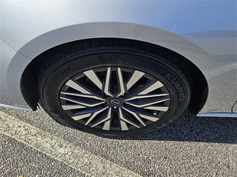 Used 2024 Nissan Altima 2.5 SV image 18