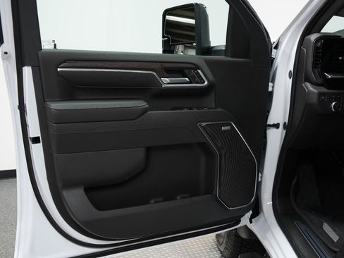 New 2025 GMC Sierra 2500 SLT w/ SLT Premium Package image 21