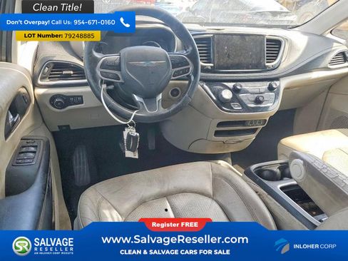 Used 2021 Chrysler Pacifica Touring-L image 11