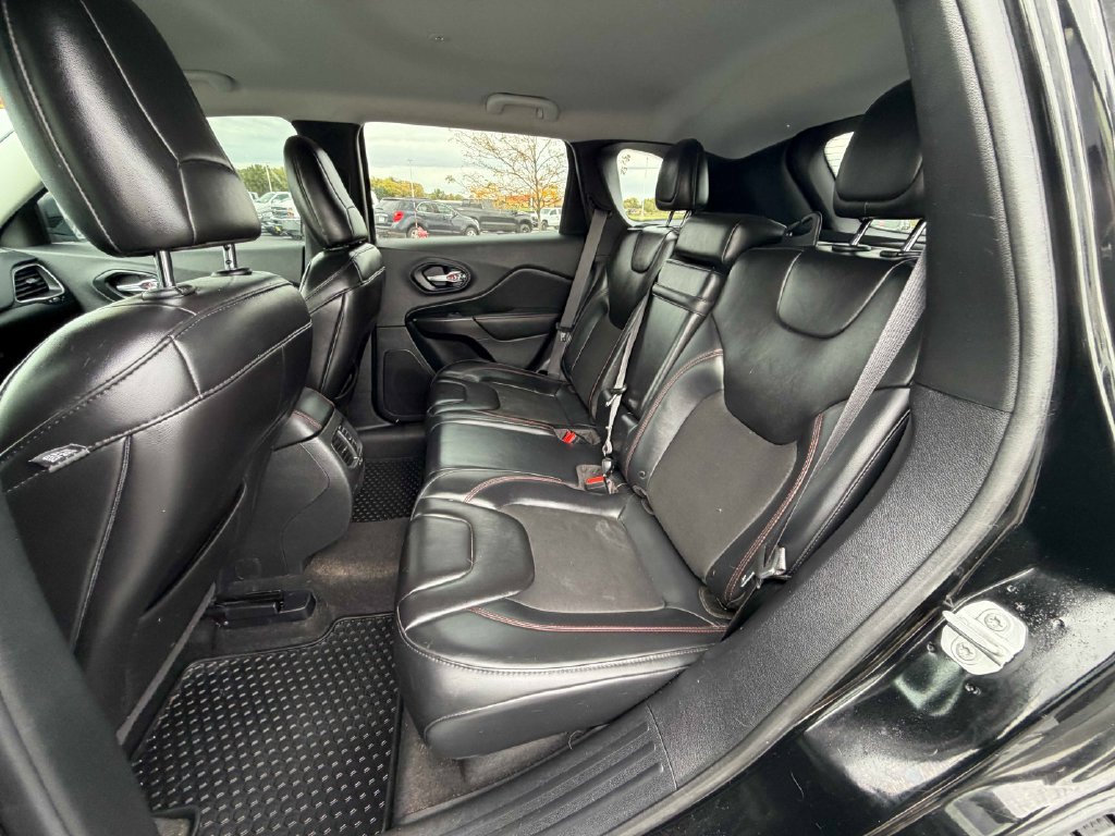 Used 2019 Jeep Cherokee Trailhawk w/ Cold Weather Group AWD/4WD image 20