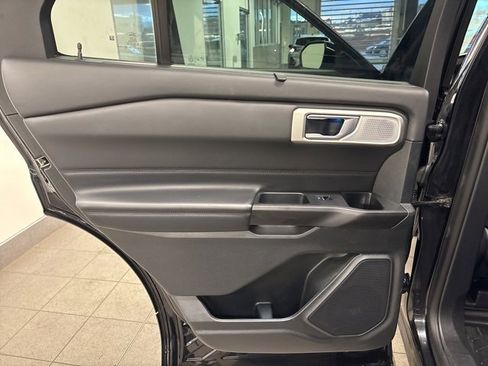 Used 2020 Ford Explorer Platinum w/ Premium Technology Package image 13