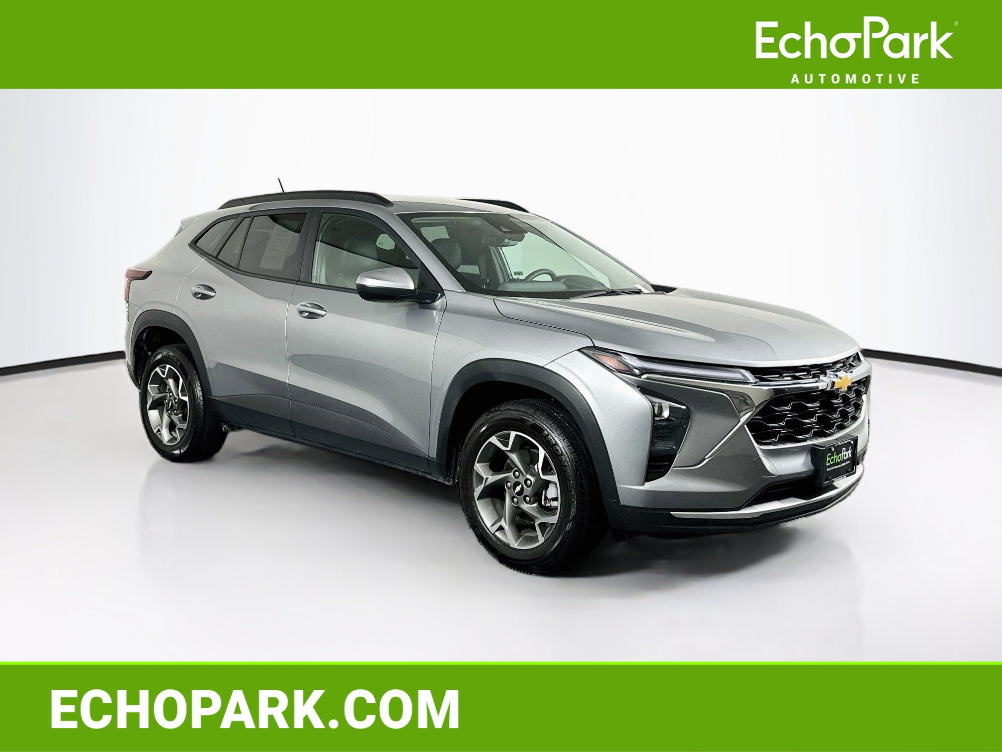 Used 2025 Chevrolet Trax LT FWD image 1