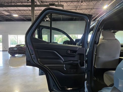 Used 2025 Toyota 4Runner SR5 AWD/4WD image 18