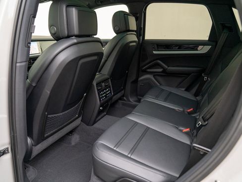 Certified 2026 Porsche Cayenne AWD/4WD image 22