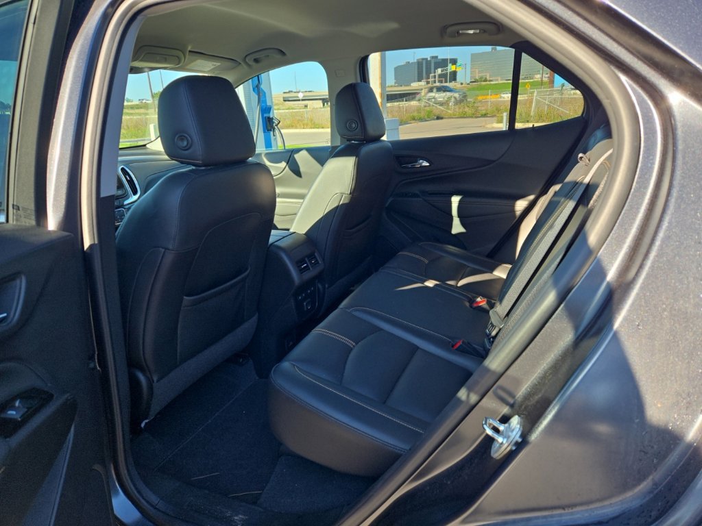 Used 2022 Chevrolet Equinox Premier AWD/4WD image 12