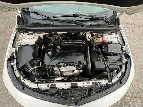 Used 2018 Chevrolet Malibu LT w/ Leather Package image 30