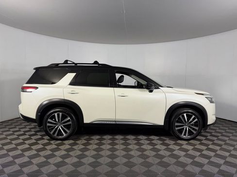 Used 2024 Nissan Pathfinder Platinum w/ Black Appearance Package AWD/4WD image 5