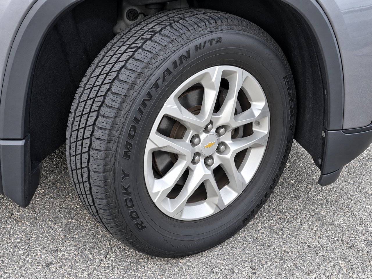 Used 2020 Chevrolet Traverse LS FWD image 8